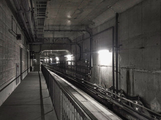 地下鉄　モノトーン　トンネル