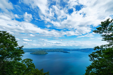 【青森県十和田湖】御鼻部山から眺める初夏の十和田湖
