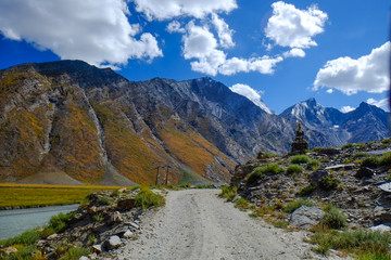 インドのラダック地方から陸の孤島と言われるザンスカールまでバイクでツーリングした時の風景　ラマユル