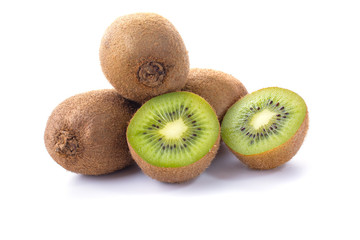 Obraz premium Kiwi fruit with pieces isolated on a white background, close -up.