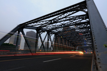 Naklejka premium The nightscape of Waibaidu Bridge of Shanghai, China