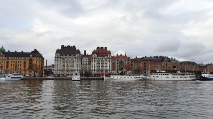Naklejka premium Sea bay on the background of the city and cloudy sky. Spring. Stockholm. Sweden.