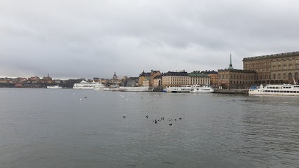Obraz premium Sea bay on the background of the city and cloudy sky. Spring. Stockholm. Sweden.
