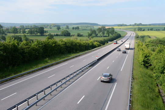 Autoroute A28 traversant le pays de Bray