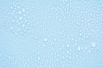 Structural glass with small water droplets