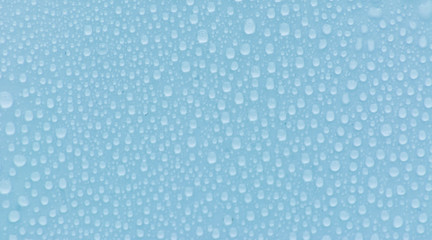 Structural glass with small water droplets