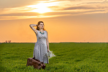Obraz premium A girl walks through a grain field