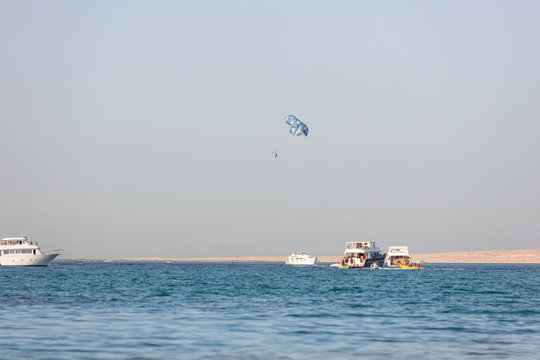 parasailing in Egypt