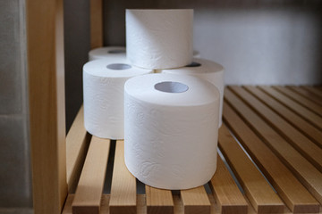 Toilettenpapier im wc