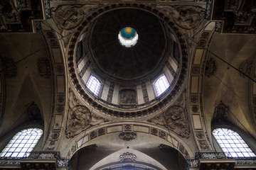 Fototapeta na wymiar Symmetric ceiling of the Saint Paul Church - Paris, France