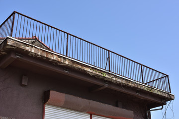 日本の岡山県倉敷市下津井の古くて美しい建物