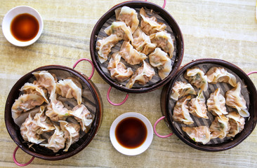 People eat Chinese manti with soy