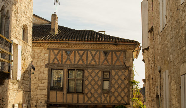 Maison &agrave; colombage &agrave; Montflanquin village du d&eacute;partement du Lot et Garonne un des plus beau village de France