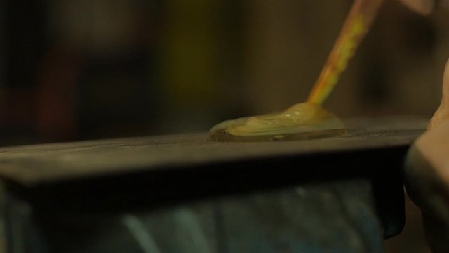 mixing epoxy resin glue for wood