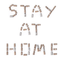 Stay At Home Text aus Klorollen