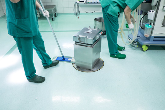 Reinigung eines OP Saal in einem Krankenhaus