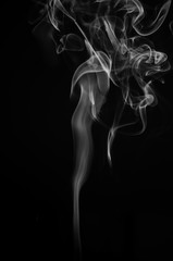 Biały dym na czarnym tle - obrazy, fototapety, plakaty