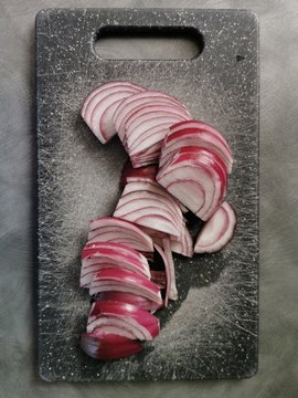 Red ognion on table