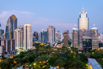 Obraz premium The group of sky buildings such as condominium offices landscape in Bangkok , Thailand.