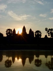 Obraz premium Angkor Wat during sunrise right behind ruins, shadow Silhouette before lake with reflections, ruins of Angkor, Cambodia