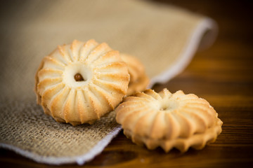sweet crispy cookies round with a filling of condensed milk