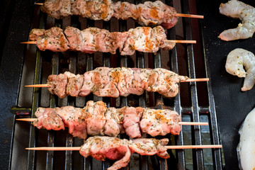 Shrimps, Souvlaki, Kalamari grillen