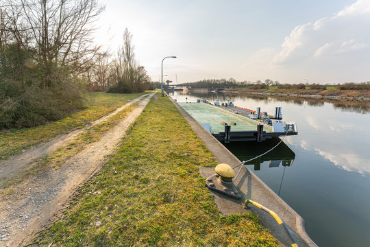 รูปภาพStaustufe เลือกดูภาพถ่ายสต็อก เวกเตอร์ และวิดีโอ1,627 Adobe Stock