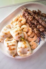 Shrimps, Souvlaki, Kalamari grillen