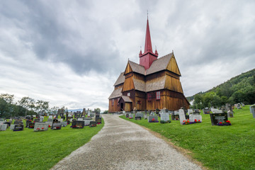Fototapeta na wymiar wooden church and cemetery in Ringebu in Norway