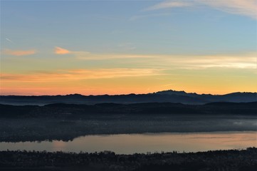 Obraz premium morning mood over lake zurich in switzerland
