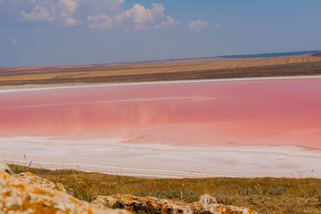 розовое озеро соленое на полуострове Крым