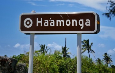 Kingdom of Tonga – Roadsign for the Haʻamonga ʻa Maui stone monument at Tongatapu