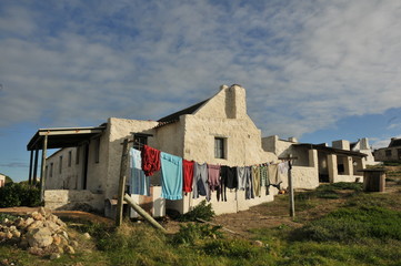 Fototapeta na wymiar old fisherman's cottage with brightly colored washing on a line