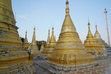 Fototapeta premium Stupa dorata