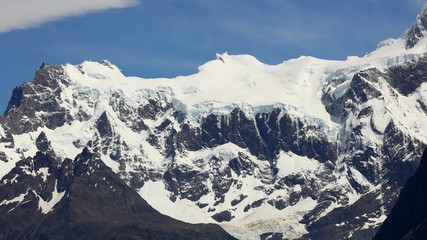 Fototapeta na wymiar Cerro Paine Grande (Punta Bariloche, Cumbre Central y Cumbre Principal) Mirador Nordernskjöld,Parque Nacional de las Torres del Paine, Patagonia, Chile