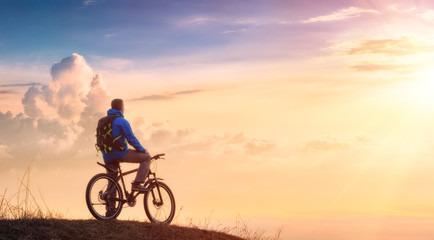 Fototapeta na wymiar Cyclist on a mountain top