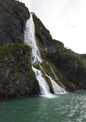 Fototapeta na wymiar Cascada en el Seno Última Esperanza en el Parque Nacional Bernardo O'Higgins