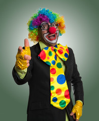 Retrato de payaso en estudio
