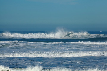 Vagues déferlantes océan atlantique