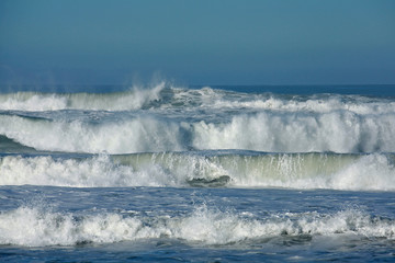 Vagues déferlantes océan atlantique
