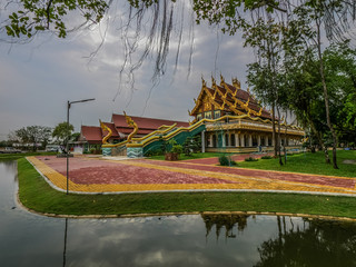 Photos of Wat Pacharoenrat at Pathum Thani Thailand.