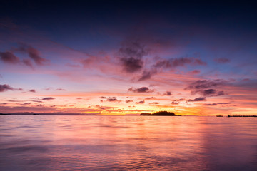Fototapeta premium Beautiful sunrise sky over tropical sea in Thailand