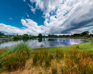 Paisaje con Laguna y Nubes