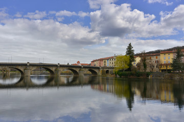 Pont de Galard et reflets de Brive-Charensac (43700) sur la Loire, département de la Haute-Loire...