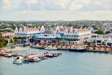 Oranjestad Cruise Harbour Aruba - obrazy, fototapety, plakaty