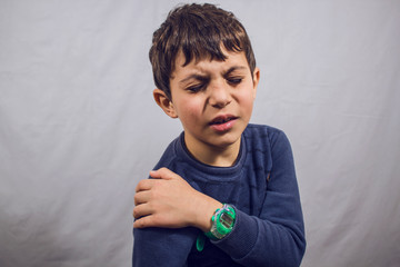 the child has a shoulder pain