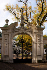Fototapeta premium ornamental gate about Paulinites' church in Krakow