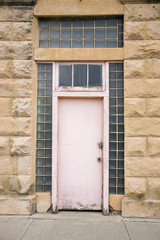 Fototapeta na wymiar Pink door, Hot Springs, South Dakota