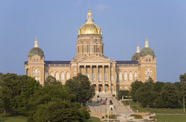 Fototapeta na wymiar Golden dome of Iowa State Capital building, Des Moines, Iowa