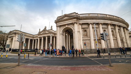 Obraz premium Beautiful scene daylight Dublin Ireland capital landscape city urban area old town modern office building